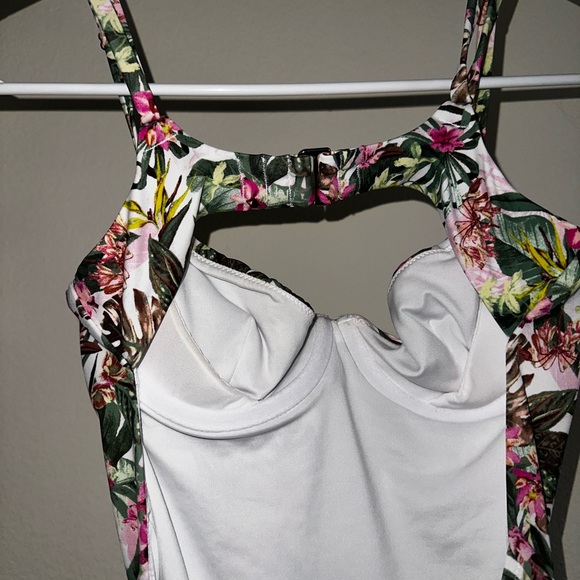 New - Picture 5 of 6